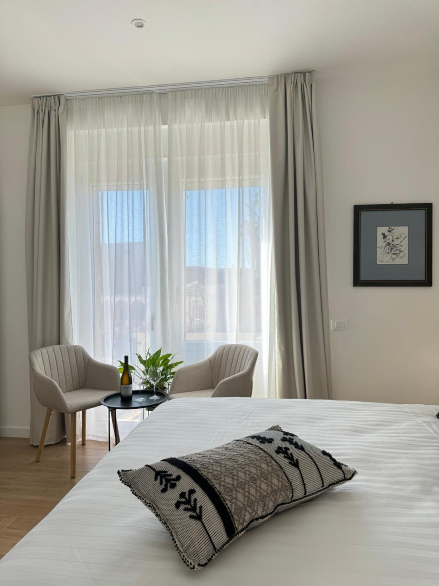 Feel Boutique Rooms Oristano Bagian luar foto