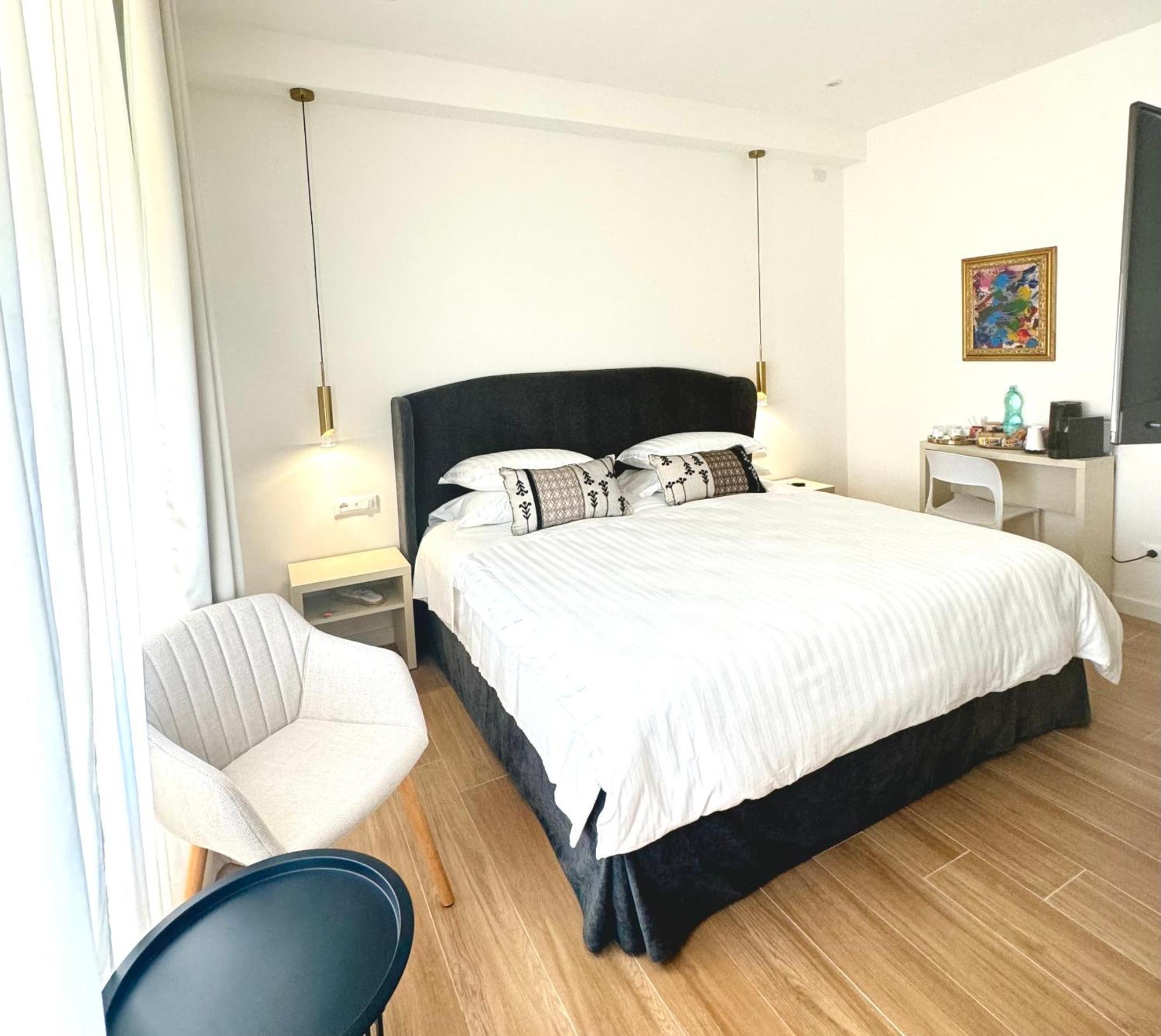 Feel Boutique Rooms Oristano Bagian luar foto