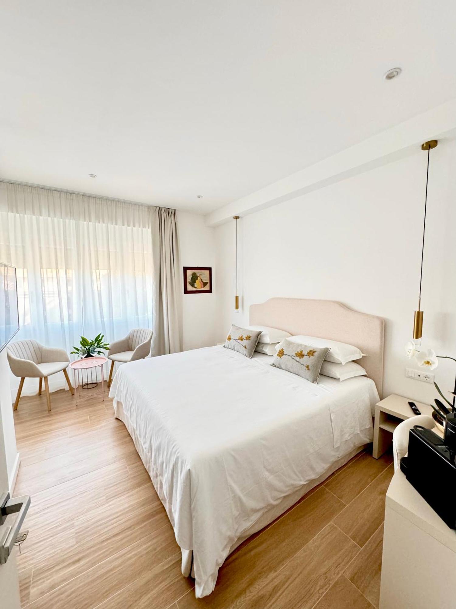 Feel Boutique Rooms Oristano Bagian luar foto